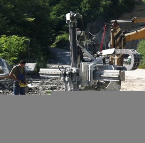 配裝于板材分割的排孔鉆車(意大利)